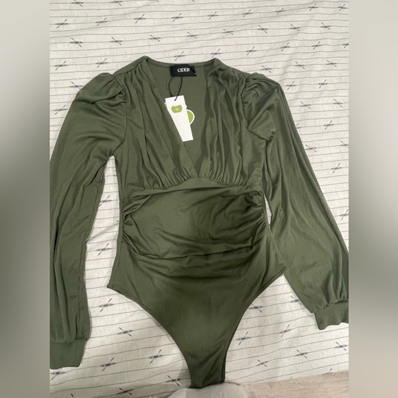 BRAND NEW- V neck body suit with tags on - Picture 2 of 2